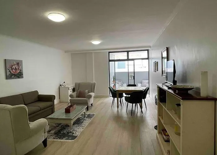 Modern Apartment With Pool & Gym