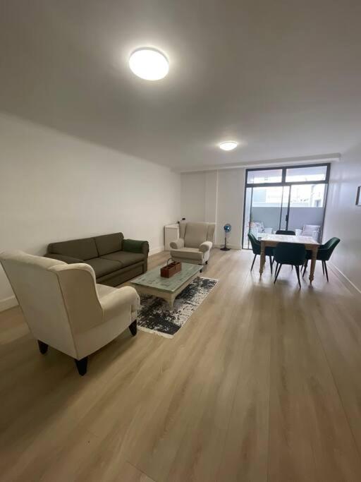 Modern With Pool & Gym * Cape Town