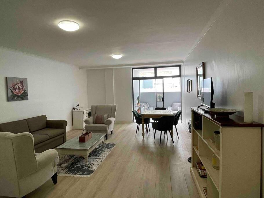 Modern With Pool & Gym *